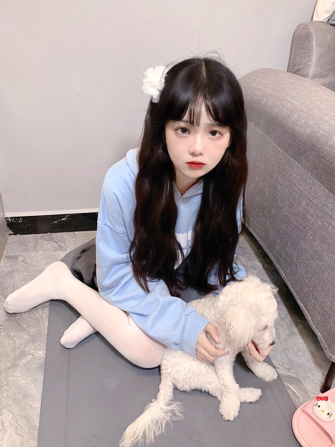 喜欢撸狗狗的白丝超白嫩的小萝莉插图5