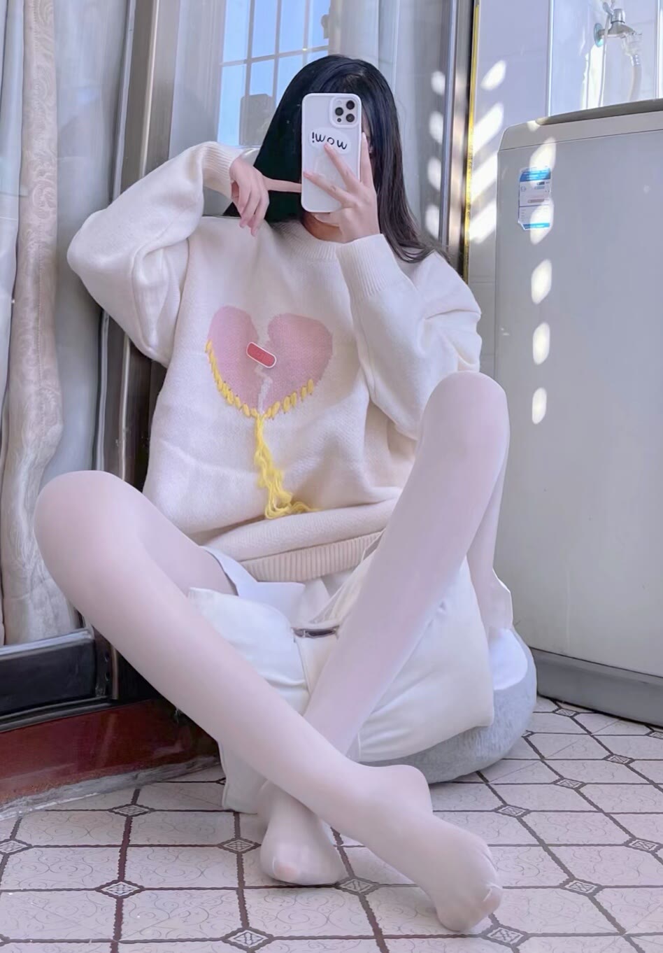 在角落的白丝超短裙大长腿小萝莉-宪雯學网