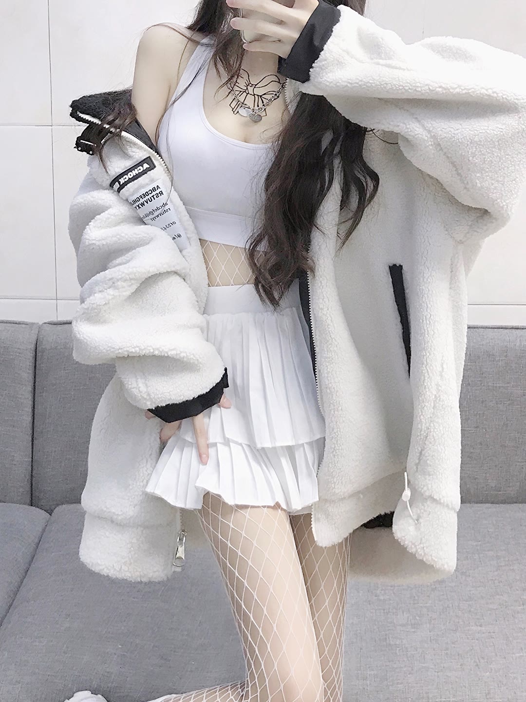 超嫩的超短裙白网袜膝盖粉红小姐姐插图1