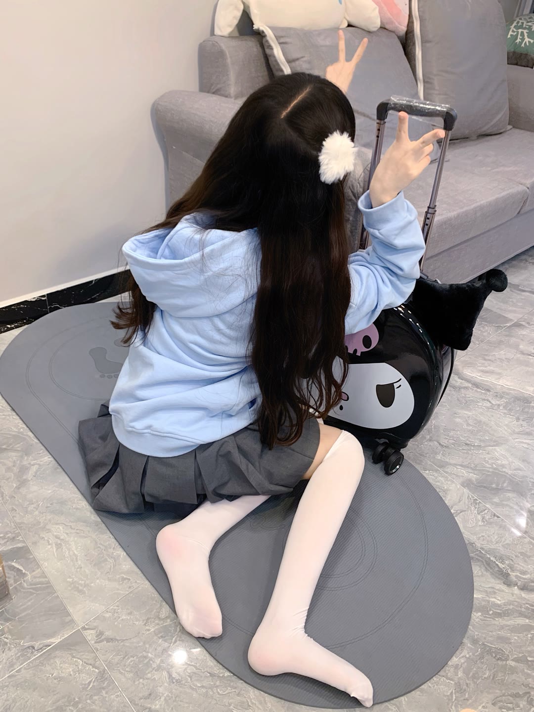 喜欢撸狗狗的白丝超白嫩的小萝莉插图7