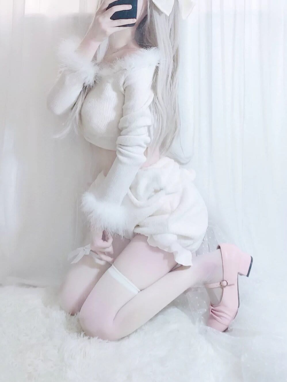 娇嫩的白丝白毛巨乳可爱小娇妻美图插图3