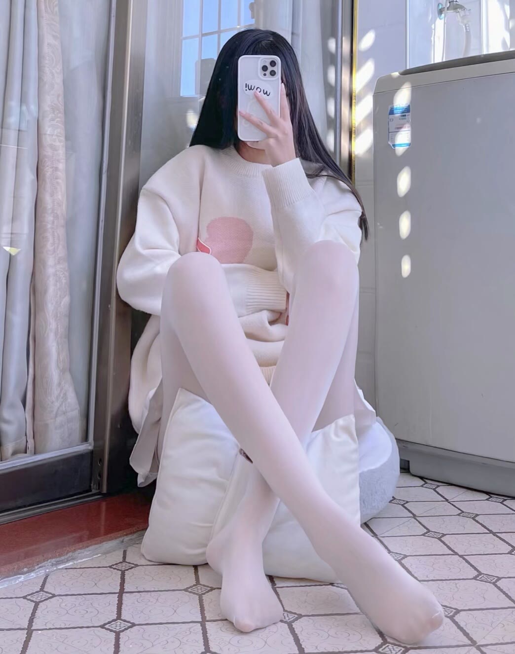 在角落的白丝超短裙大长腿小萝莉-宪雯學网