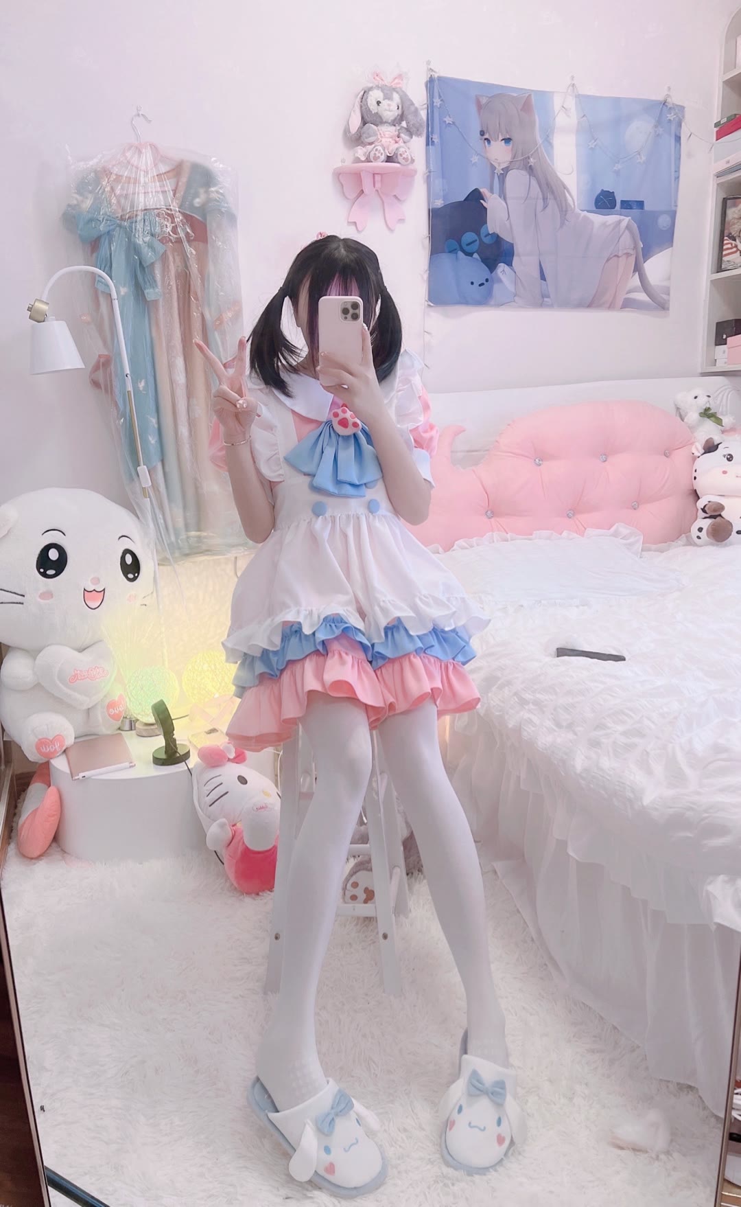 在房间拍照的超可爱白丝双马尾小萝莉插图7