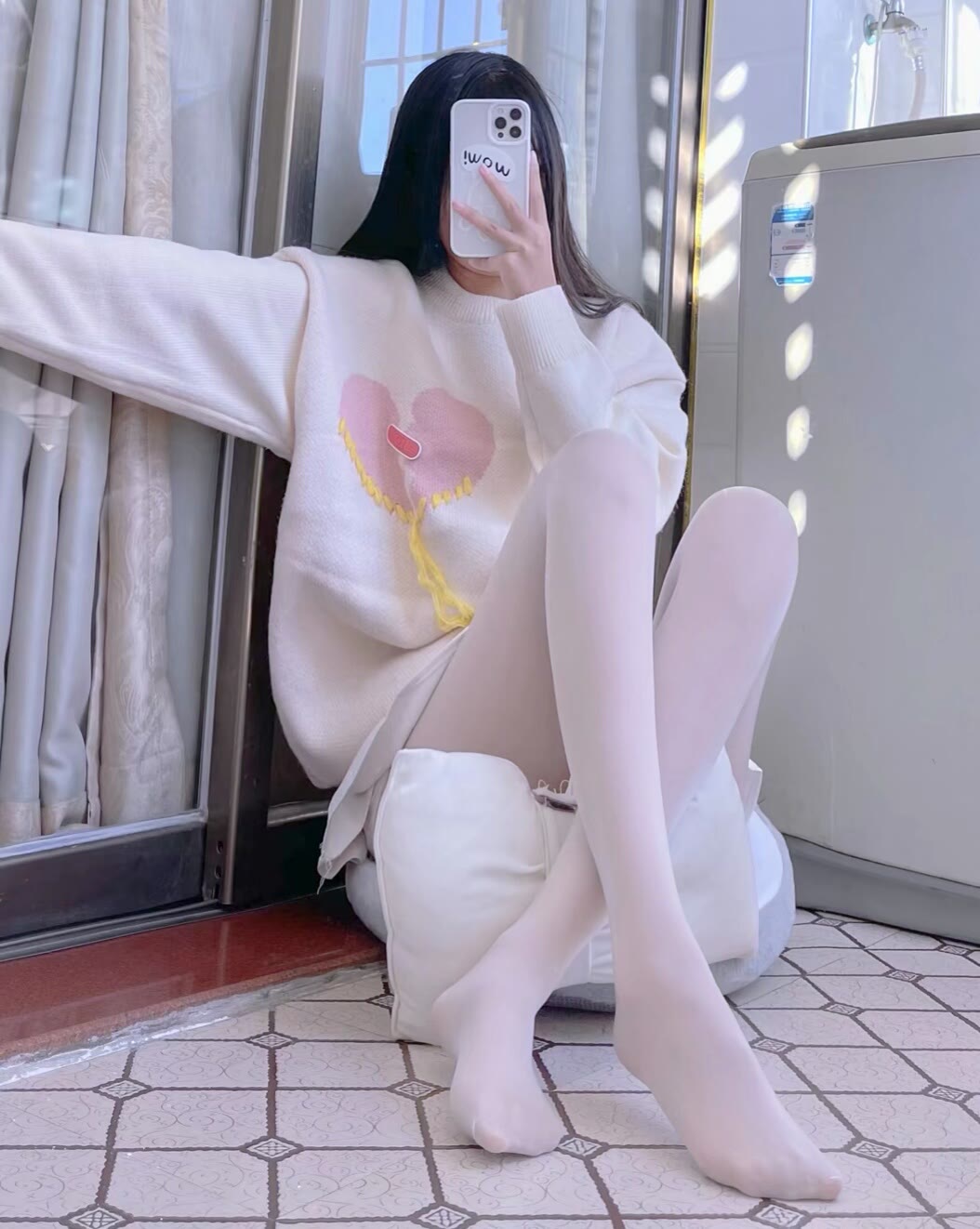 在角落的白丝超短裙大长腿小萝莉-宪雯學网