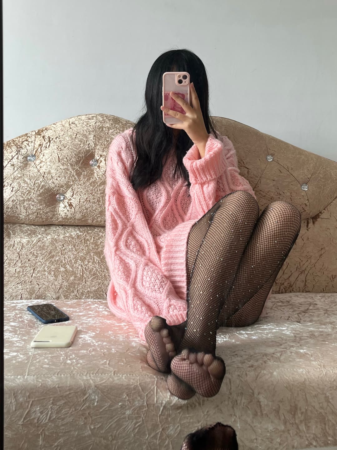 可以看到脚底板的钻石网袜大长腿小姐姐-宪雯學网