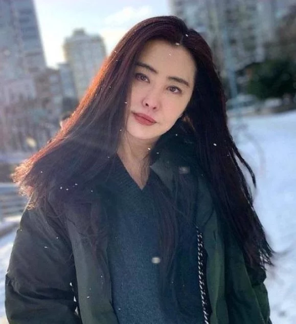 “山寨版王祖贤”：只有17岁，街头卖鱼走红，赚钱补贴家用